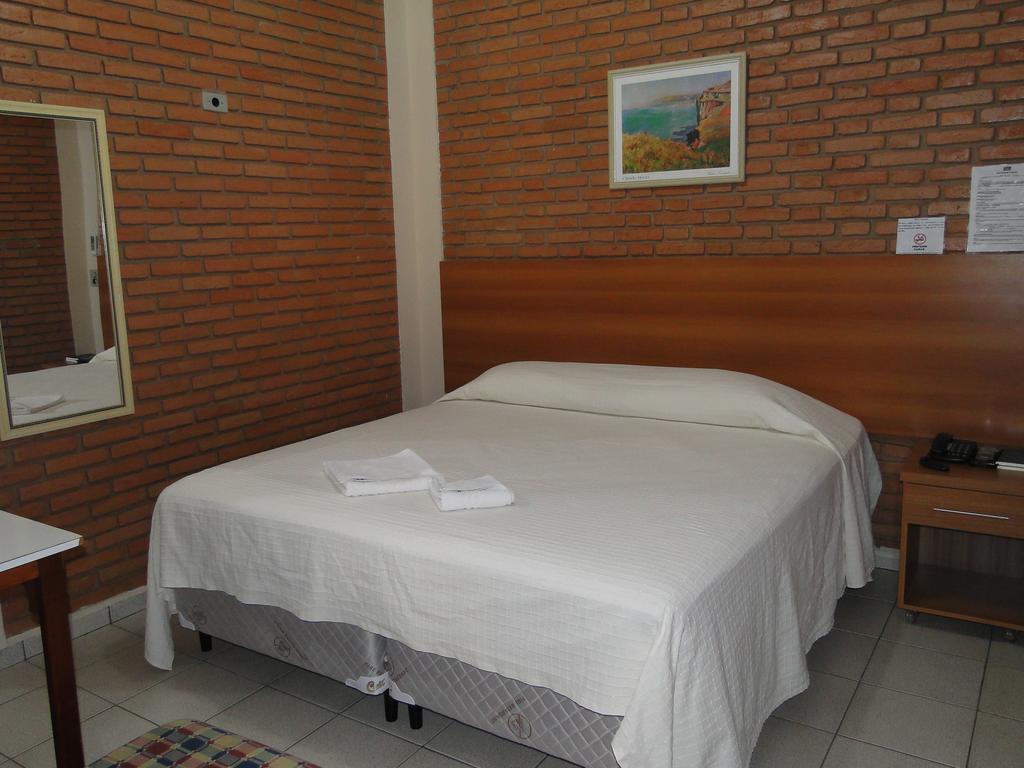 Hotel Pousada Vale Do Sol Em Pompéia Rom bilde